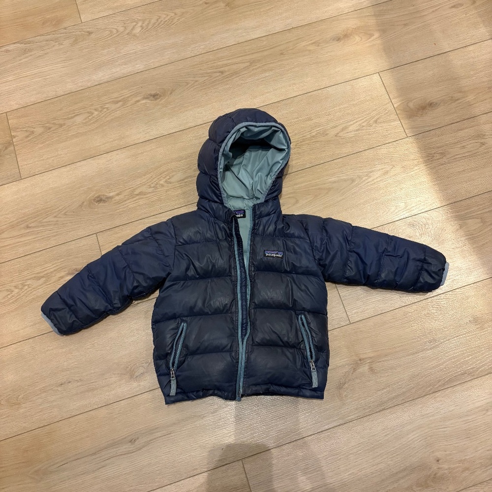 Patagonia Kids Navy Blue Puffer Jacket with Light Gray Lining